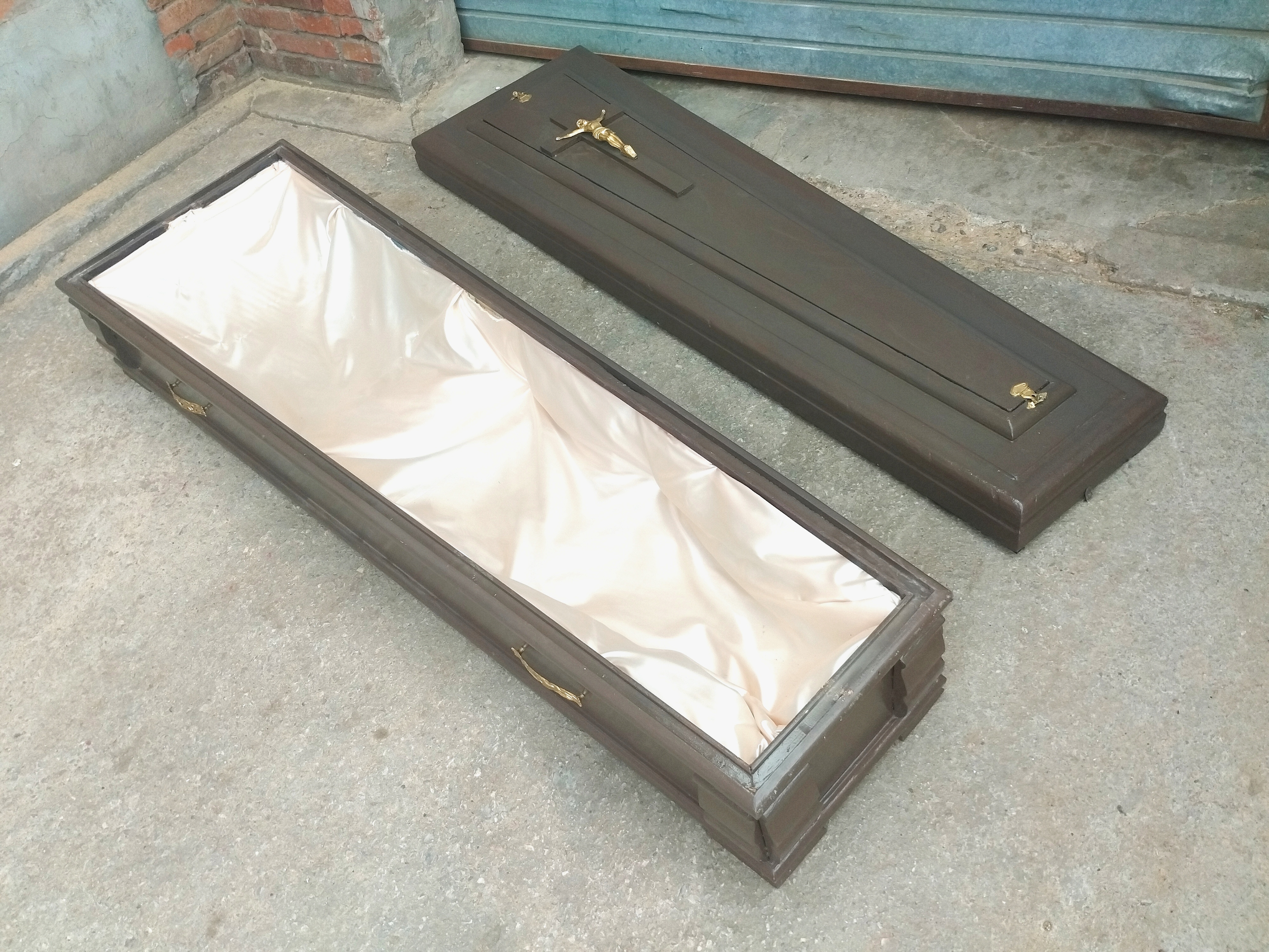 ataud funerario madera pint marron 28-37-40x190x40-60 1u
